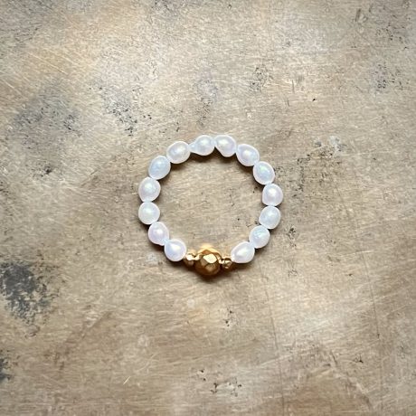 Pierścionek z naturalnych pereł