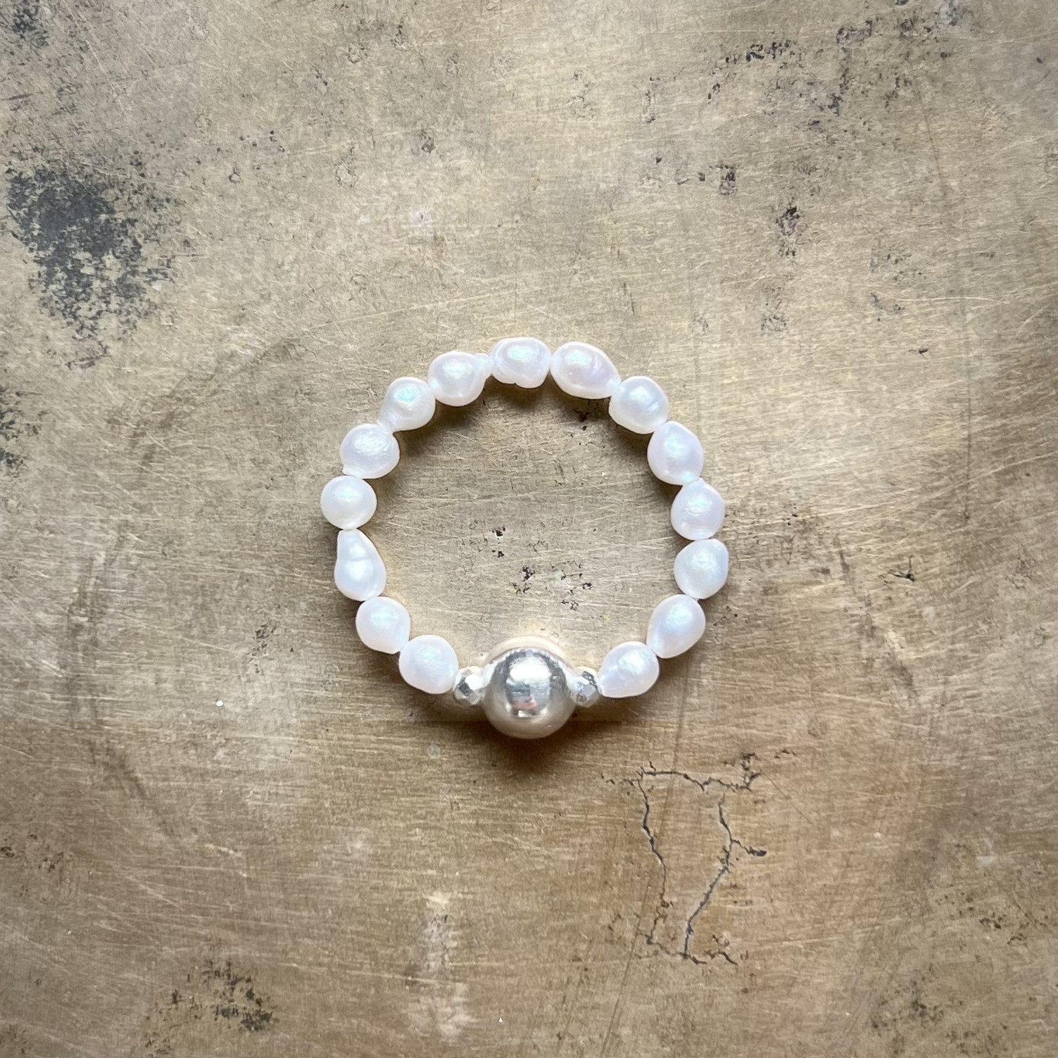 Pierścionek z naturalnych pereł