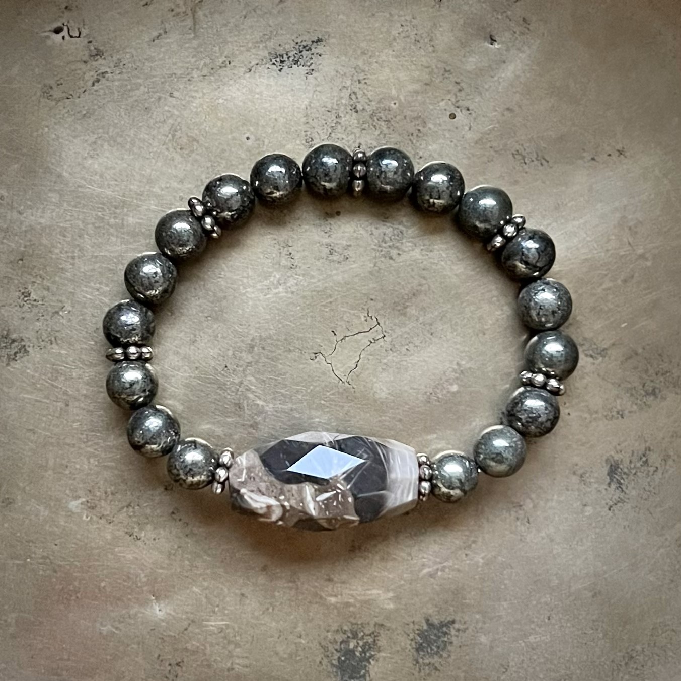 Bransoletka pirytowa ze skamieniałym drewnem brazylijskim