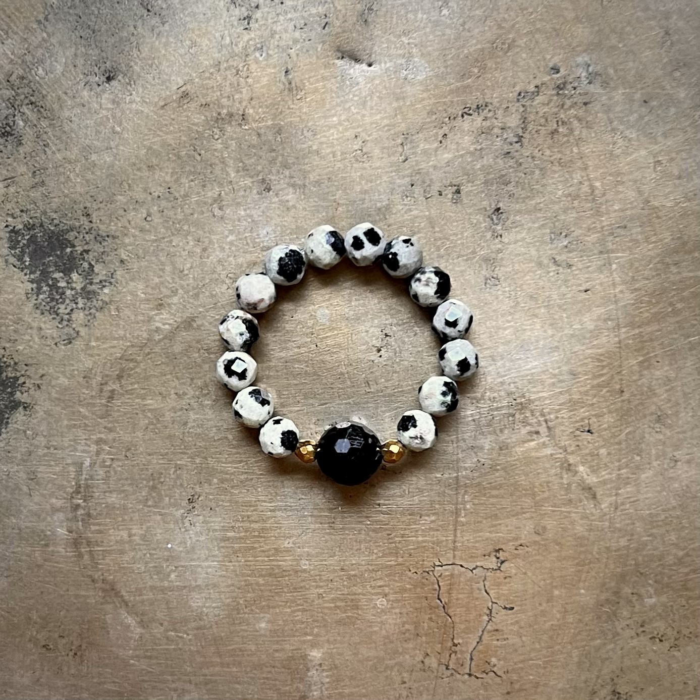 Pierścionek z jaspisu dalmatyńskiego z pirytem